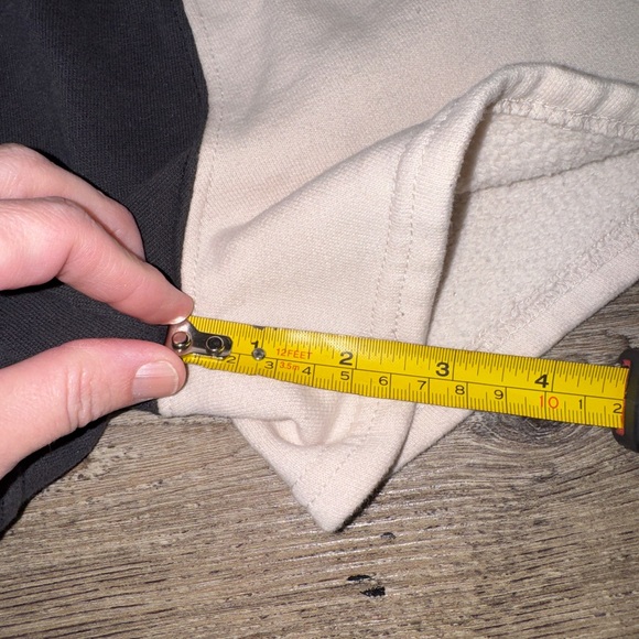 Hollister Ultra High Rise Black Cream Colorblock Shorts Small Fleece - Picture 6 of 7